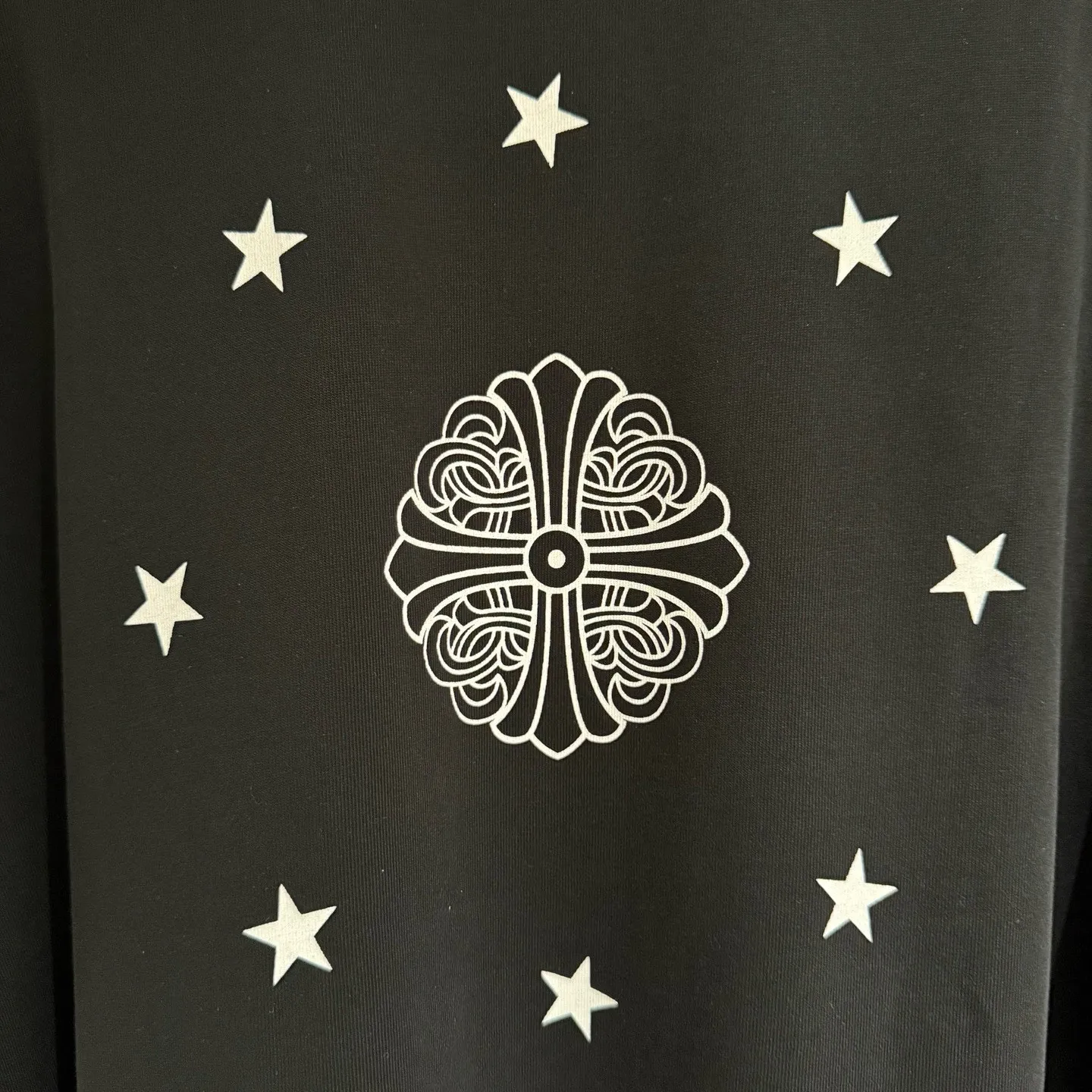 🅿️330 [Strict quality control] CH Croixin's new long-sleeved sweatshirt T-shirt. Heavy 340g double yarn fabric. Four flower positions on the front, back and left. Wash the whole garment twice. The four sides are frayed and torn. Heavy fabric. The neckline is made of icy Salona. Loose fit. Deep, wide and stylish. No deformation or shrinkage. 3 colors: black, white and gray. Size: M-2xl